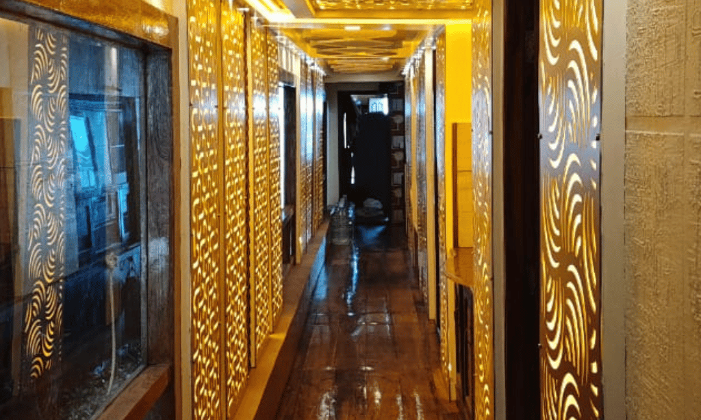 Ambasodor Houseboat (3)