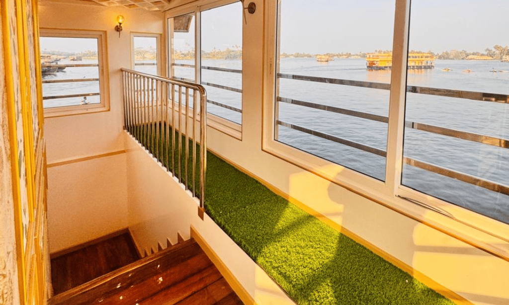 defender houseboat (3)